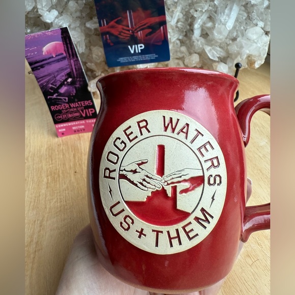 Roger Waters VIP bundle - Picture 2 of 8